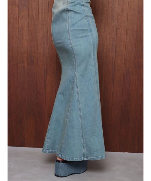 EVRIS（エヴリス）の「スタッズフレアデニムキャミワンピース（ワンピース・レディース・インディゴブルー/ライトブルー・MEDIUM/SMALL）」の7枚目の写真