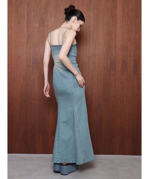 EVRIS（エヴリス）の「スタッズフレアデニムキャミワンピース（ワンピース・レディース・インディゴブルー/ライトブルー・MEDIUM/SMALL）」の8枚目の写真