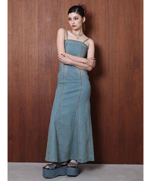 EVRIS（エヴリス）の「スタッズフレアデニムキャミワンピース（ワンピース・レディース・インディゴブルー/ライトブルー・MEDIUM/SMALL）」の10枚目の写真