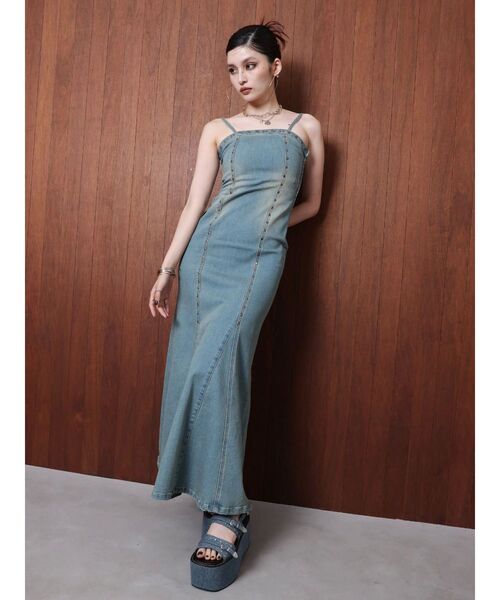 EVRIS（エヴリス）の「スタッズフレアデニムキャミワンピース（ワンピース・レディース・インディゴブルー/ライトブルー・MEDIUM/SMALL）」の11枚目の写真