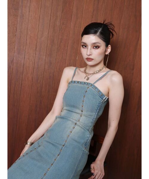 EVRIS（エヴリス）の「スタッズフレアデニムキャミワンピース（ワンピース・レディース・インディゴブルー/ライトブルー・MEDIUM/SMALL）」の12枚目の写真