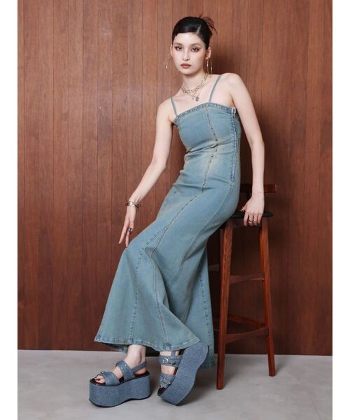 EVRIS（エヴリス）の「スタッズフレアデニムキャミワンピース（ワンピース・レディース・インディゴブルー/ライトブルー・MEDIUM/SMALL）」の13枚目の写真