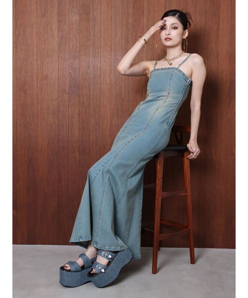 EVRIS（エヴリス）の「スタッズフレアデニムキャミワンピース（ワンピース・レディース・インディゴブルー/ライトブルー・MEDIUM/SMALL）」の14枚目の写真