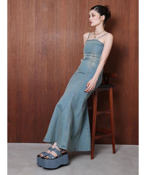 EVRIS（エヴリス）の「スタッズフレアデニムキャミワンピース（ワンピース・レディース・インディゴブルー/ライトブルー・MEDIUM/SMALL）」の15枚目の写真