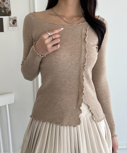 wears(ウェアーズ)の「フリルフロントスリットメロウトップス(ニット/セーター・レディース・ホワイト/ピンク/ベージュ/アイボリー/ブラック/ライトブルー・FREE)」の5枚目の写真