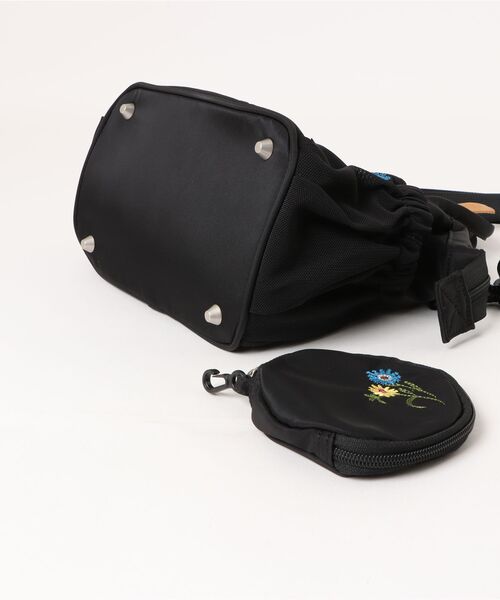 SUPER HAKKA（スーパーハッカ）の「「glanta」フラワーバンケット刺繍ミニボストンショルダーバッグ　ポーチ付き（ショルダーバッグ・レディース・ブラック/ブルー/ベージュ・FREE）」の5枚目の写真