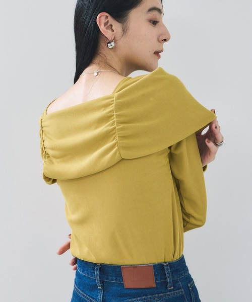 VIS(ビス)の「テレコオフショルダーロングスリーブプルオーバー(Tシャツ/カットソー・レディース・ブラック/ダークブラウン/オフホワイト/マスタード・FREE)」の4枚目の写真