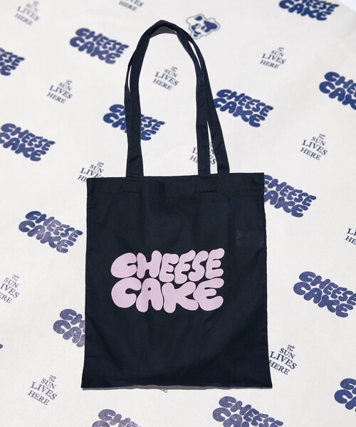 FREAK'S STORE(フリークスストア)の「cafe THE SUN LIVES HERE × FREAK'S STORE/カフェ サンリブズヒア 別注 CHEESE CAKE TOTE BAG/ロゴトートバッグ【限定展開】(トートバッグ・レディース・ブラウン/ネイビー/ナチュラル・ONE SIZE)」の5枚目の写真