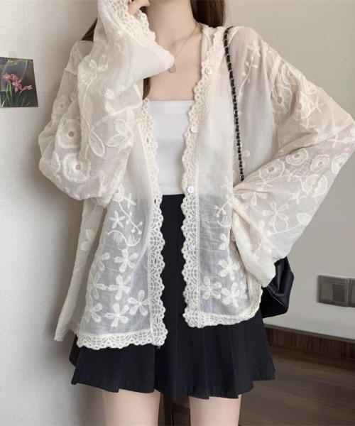 maison de LATIR（メゾンドラティール）の「ふんわりシルエットが可愛いUVカット刺繍シャツパーカー（パーカー・レディース・ホワイト・FREE）」の15枚目の写真