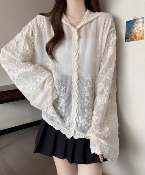 maison de LATIR（メゾンドラティール）の「ふんわりシルエットが可愛いUVカット刺繍シャツパーカー（パーカー・レディース・ホワイト・FREE）」の16枚目の写真