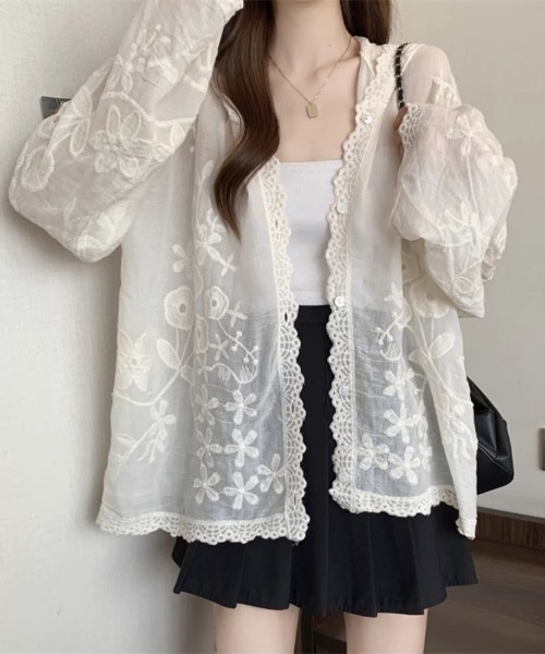 maison de LATIR（メゾンドラティール）の「ふんわりシルエットが可愛いUVカット刺繍シャツパーカー（パーカー・レディース・ホワイト・FREE）」の17枚目の写真