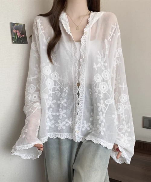 maison de LATIR（メゾンドラティール）の「ふんわりシルエットが可愛いUVカット刺繍シャツパーカー（パーカー・レディース・ホワイト・FREE）」の9枚目の写真