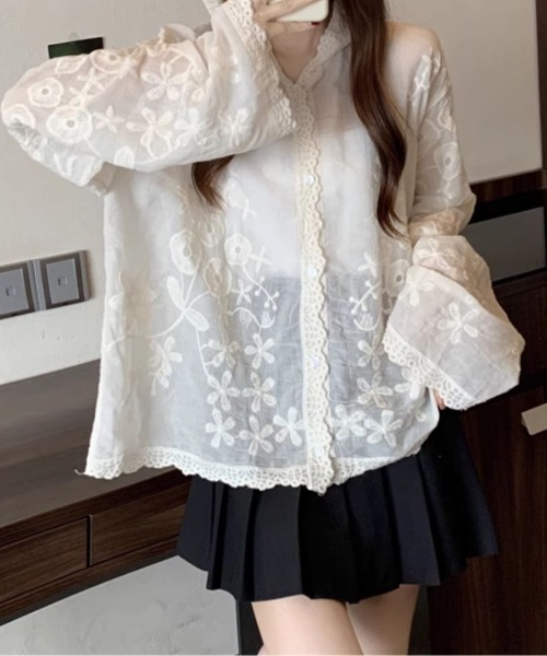 maison de LATIR（メゾンドラティール）の「ふんわりシルエットが可愛いUVカット刺繍シャツパーカー（パーカー・レディース・ホワイト・FREE）」の10枚目の写真