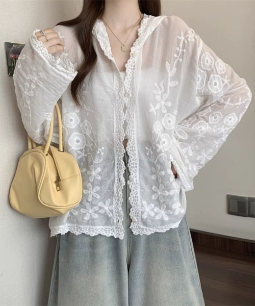 maison de LATIR（メゾンドラティール）の「ふんわりシルエットが可愛いUVカット刺繍シャツパーカー（パーカー・レディース・ホワイト・FREE）」の11枚目の写真