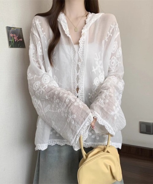maison de LATIR（メゾンドラティール）の「ふんわりシルエットが可愛いUVカット刺繍シャツパーカー（パーカー・レディース・ホワイト・FREE）」の12枚目の写真