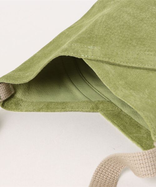 hobo（ホーボー）の「【hobo / ホーボー】 AZUMA SHOULDER BAG S PIG SUEDE（ショルダーバッグ・メンズ・ダークブラウン/チャコール/オレンジ/グリーン・FREE）」の6枚目の写真