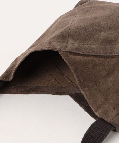 hobo（ホーボー）の「【hobo / ホーボー】 AZUMA SHOULDER BAG S PIG SUEDE（ショルダーバッグ・メンズ・ダークブラウン/チャコール/オレンジ/グリーン・FREE）」の8枚目の写真