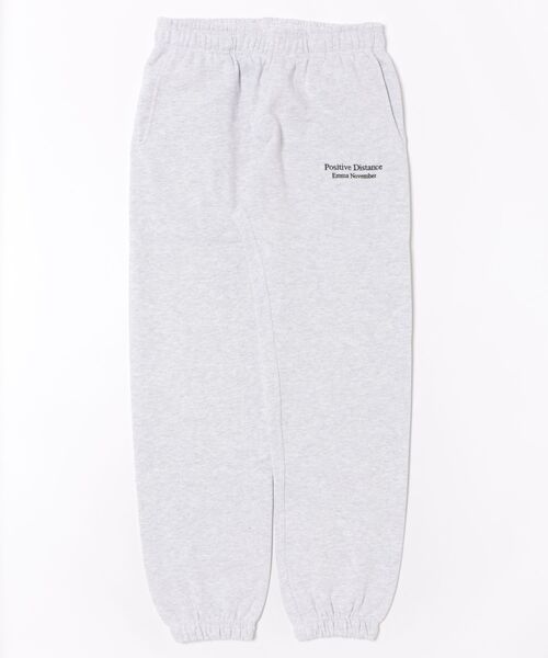 EMMA NOVEMBER (エマノーヴェンバー)の「Embroidery オープンエンド ヘヴィーウェイト スウェット パンツ(裏起毛)(スウェットパンツ・メンズ・アッシュ/ブラック・2/1/3)」の1枚目の写真