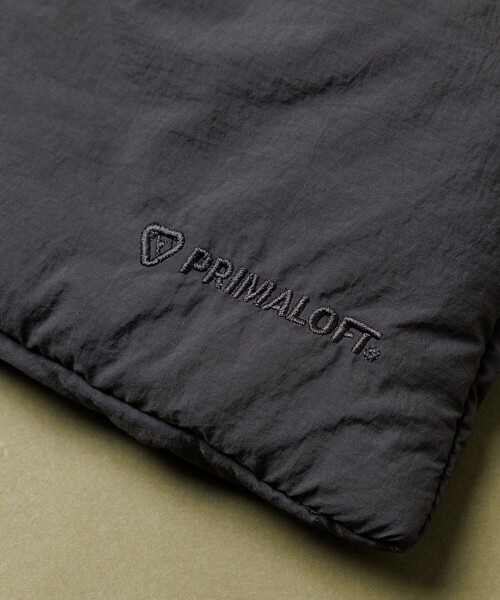 FREAK'S STORE（フリークスストア）の「HIGH LOFT PRIMALOFT PADDED SCARF/ハイロフト プリマロフト パデット スカーフ ダウンマフラー（マフラー・メンズ・チャコールグレー/オリーブ/ブラック・ONE SIZE）」の5枚目の写真