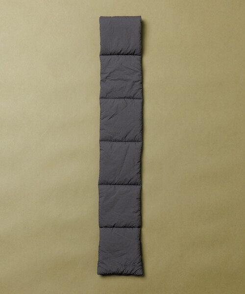 FREAK'S STORE（フリークスストア）の「HIGH LOFT PRIMALOFT PADDED SCARF/ハイロフト プリマロフト パデット スカーフ ダウンマフラー（マフラー・メンズ・チャコールグレー/オリーブ/ブラック・ONE SIZE）」の6枚目の写真