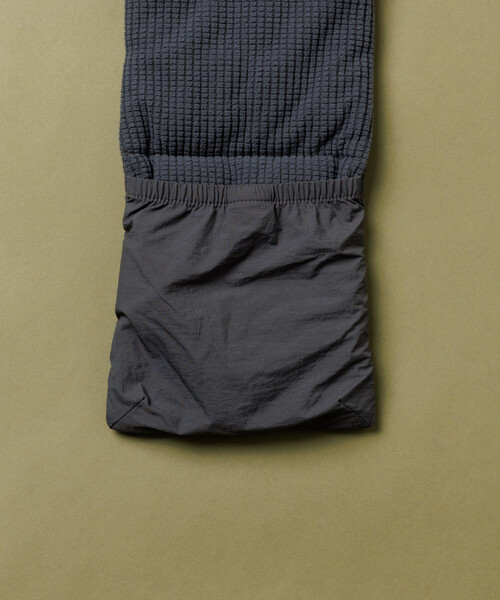 FREAK'S STORE（フリークスストア）の「HIGH LOFT PRIMALOFT PADDED SCARF/ハイロフト プリマロフト パデット スカーフ ダウンマフラー（マフラー・メンズ・チャコールグレー/オリーブ/ブラック・ONE SIZE）」の11枚目の写真