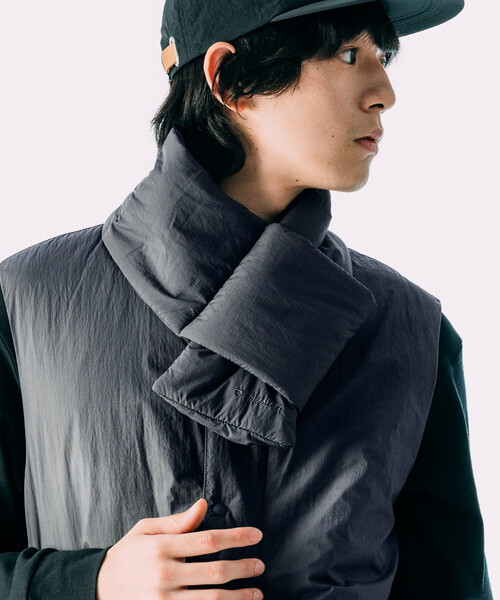 FREAK'S STORE（フリークスストア）の「HIGH LOFT PRIMALOFT PADDED SCARF/ハイロフト プリマロフト パデット スカーフ ダウンマフラー（マフラー・メンズ・チャコールグレー/オリーブ/ブラック・ONE SIZE）」の17枚目の写真