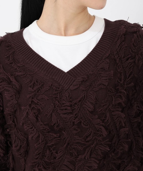 STRAWBERRY-FIELDS（ストロベリーフィールズ）の「ジオフリンジニット_ランダムフリンジVネックニット（ニット/セーター・レディース・ブラック/ブラウン・2）」の6枚目の写真