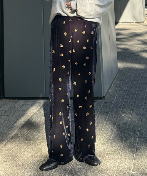 OUTDOOR PRODUCTS（アウトドアプロダクツ）の「追加 刺繍ベロアフレアパンツ（スラックス・レディース・ネイビー・38/36）」の15枚目の写真