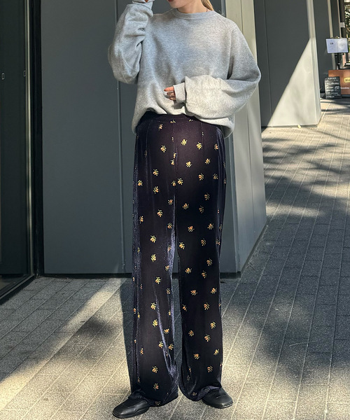 OUTDOOR PRODUCTS（アウトドアプロダクツ）の「追加 刺繍ベロアフレアパンツ（スラックス・レディース・ネイビー・38/36）」の9枚目の写真