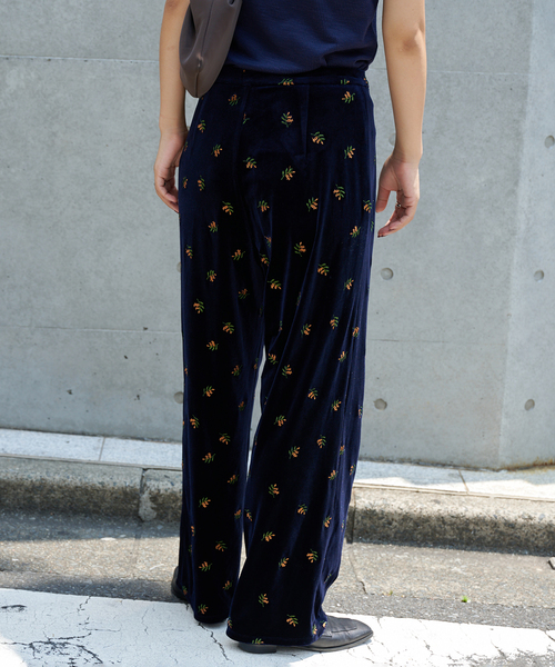 OUTDOOR PRODUCTS（アウトドアプロダクツ）の「追加 刺繍ベロアフレアパンツ（スラックス・レディース・ネイビー・38/36）」の12枚目の写真