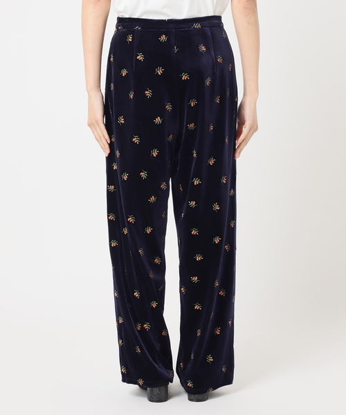 OUTDOOR PRODUCTS（アウトドアプロダクツ）の「追加 刺繍ベロアフレアパンツ（スラックス・レディース・ネイビー・38/36）」の4枚目の写真