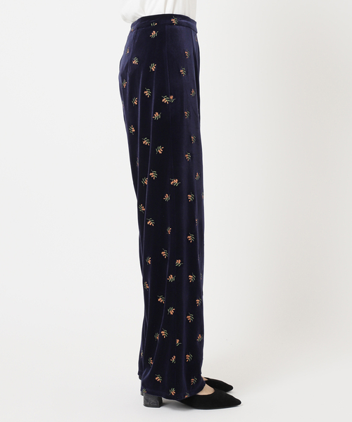 OUTDOOR PRODUCTS（アウトドアプロダクツ）の「追加 刺繍ベロアフレアパンツ（スラックス・レディース・ネイビー・38/36）」の5枚目の写真