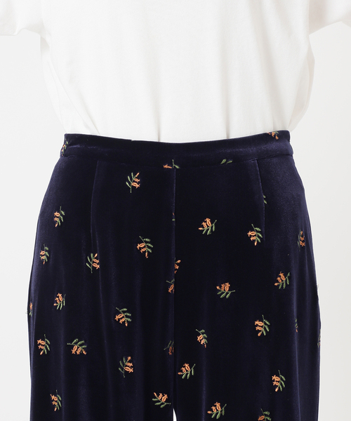 OUTDOOR PRODUCTS（アウトドアプロダクツ）の「追加 刺繍ベロアフレアパンツ（スラックス・レディース・ネイビー・38/36）」の7枚目の写真