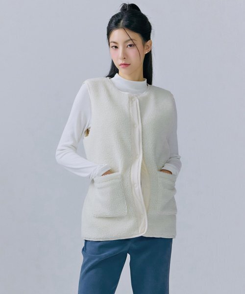 CHASECULT(チェイスカルト)の「レディースリバーシブルボアベスト-CFRG7361C0A(ベスト・レディース・アイボリー・85/90/95)」の2枚目の写真