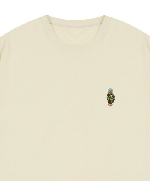 GRAVER（グレーバー）の「[ユニセックス]ブルービーニードッグ刺繍ストリーバー半袖Tシャツ_サンドベージュ（Tシャツ/カットソー・レディース・ベージュ・SMALL/MEDIUM/LARGE/X-LARGE）」の3枚目の写真