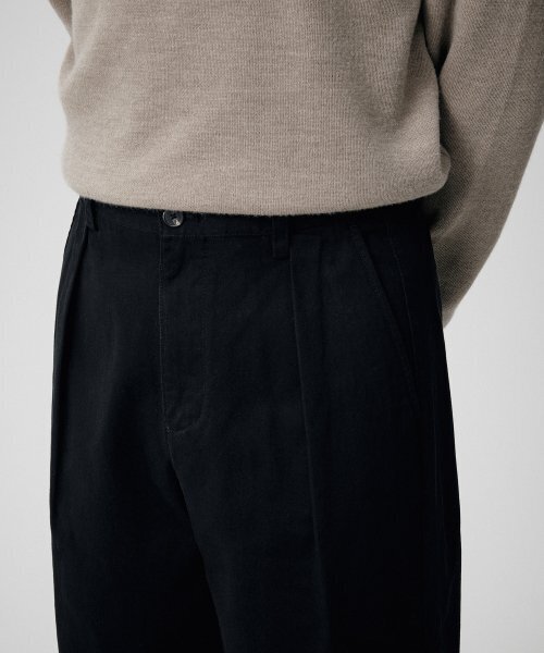 MUSINSA STANDARD（ムシンサスタンダード）の「リバースワンタックレギュラーフィットチノパンツ[ブラック]（その他パンツ・メンズ・その他・40/38/30/26/27/28/29/42/36/34/32/31/33）」の10枚目の写真