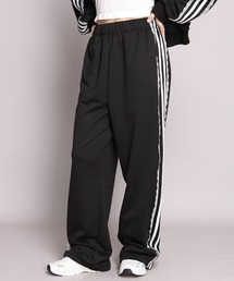 by LEGNA（バイレグナ）の「サイドレースライントラックパンツ（スウェットパンツ・レディース）」