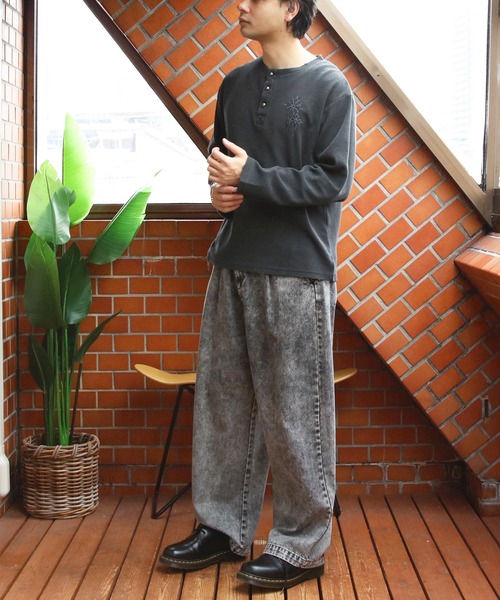 ８(eight)（エイト）の「ヴィンテージ風クロス刺繍ワッフルダメージロンT（Tシャツ/カットソー・メンズ・チャコール/グレー/ブラック・MEDIUM/LARGE）」の9枚目の写真