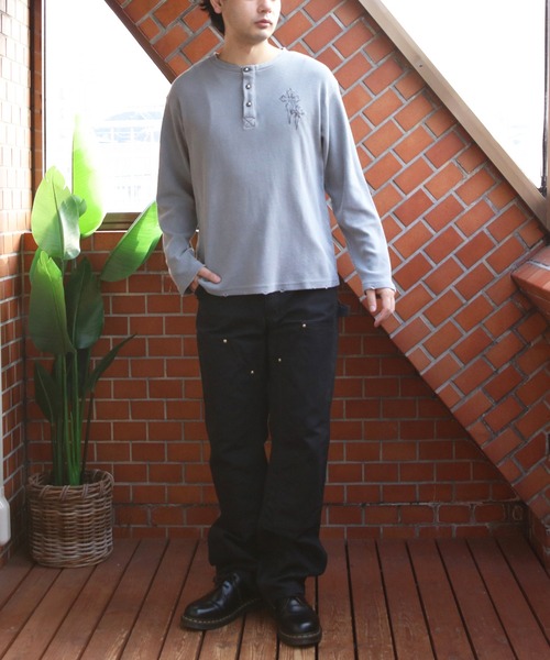 ８(eight)（エイト）の「ヴィンテージ風クロス刺繍ワッフルダメージロンT（Tシャツ/カットソー・メンズ・チャコール/グレー/ブラック・MEDIUM/LARGE）」の19枚目の写真