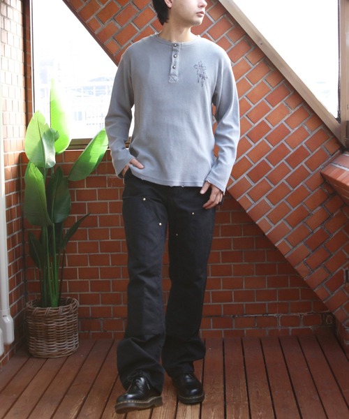 ８(eight)（エイト）の「ヴィンテージ風クロス刺繍ワッフルダメージロンT（Tシャツ/カットソー・メンズ・チャコール/グレー/ブラック・MEDIUM/LARGE）」の20枚目の写真