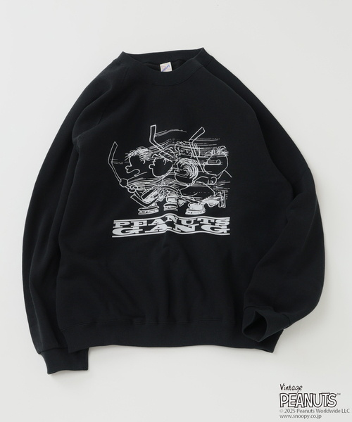 Vintage PEANUTS(ビンテージピーナッツ)の「PEANUTS / ピーナッツ 別注 FANTASY A&G INC プリント スウェット HOLIDAY(スウェット・メンズ・ブラック/アイボリー/ブラウン/ネイビー/レッド・MEDIUM/LARGE/X-LARGE)」の1枚目の写真