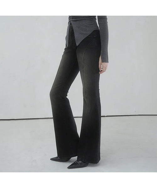 Vivacious(ビバシャス)の「Slender Bootscut WASHING BLACK(デニムパンツ・レディース・ブラック・SMALL/MEDIUM/LARGE)」の1枚目の写真