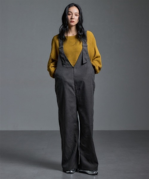 Soiunique（スワユニーク）の「V開きゆったりサイズオールインワン ［Soiunique］（つなぎ/オールインワン・レディース・チャコール/ブラック・M～Ｌ/L～LL）」の2枚目の写真