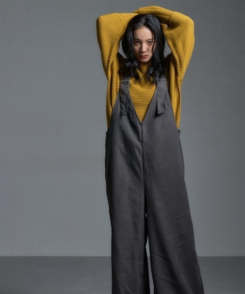 Soiunique（スワユニーク）の「V開きゆったりサイズオールインワン ［Soiunique］（つなぎ/オールインワン・レディース・チャコール/ブラック・M～Ｌ/L～LL）」の15枚目の写真