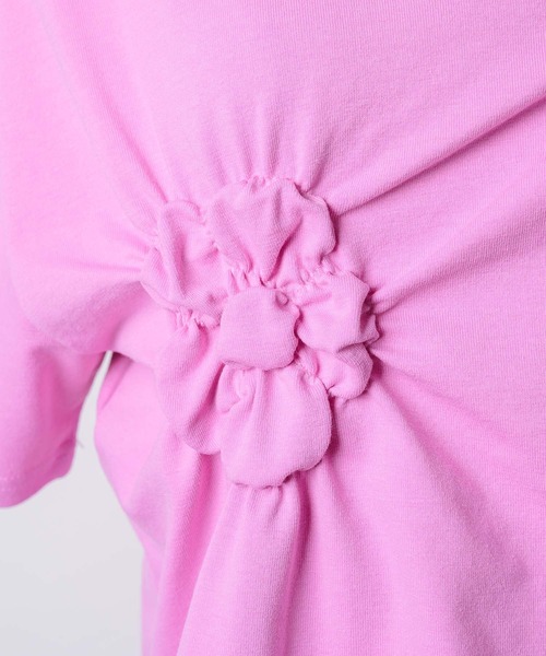 yae（ヤエ）の「Flower Crinkle T-shirt / フラワークリンクルTシャツ（Tシャツ/カットソー・レディース・ホワイト/ライトブルー/ブラック/ピンク・FREE）」の5枚目の写真