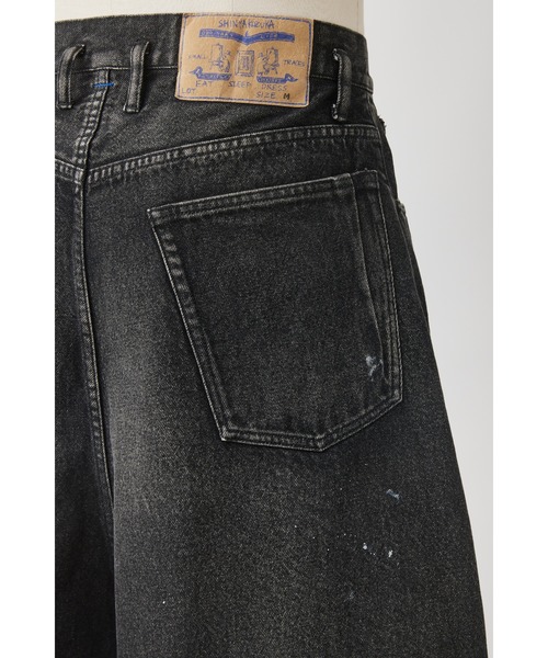 SHINYAKOZUKA（シンヤコヅカ）の「PAINTED ORDINARY CITY LOOSE SHORTS(ISSUE#8)（デニムパンツ・メンズ・ブラック・SMALL）」の2枚目の写真