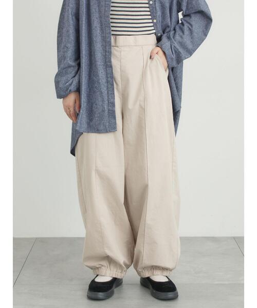 Samansa Mos2（サマンサ モスモス）の「【M/Lサイズ】センターピンタック裾ギャザーパンツ（その他パンツ・レディース・チャコールグレー/ベージュ/ネイビー/イエロー・M/L）」の5枚目の写真