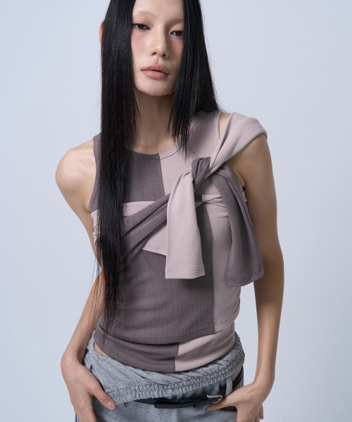 ZIZEMUSEUM(ジゼミュージアム)の「UNBALANCE SLEEVELESS TOP (COCOA)(Tシャツ/カットソー・レディース・その他・ONE SIZE)」の4枚目の写真