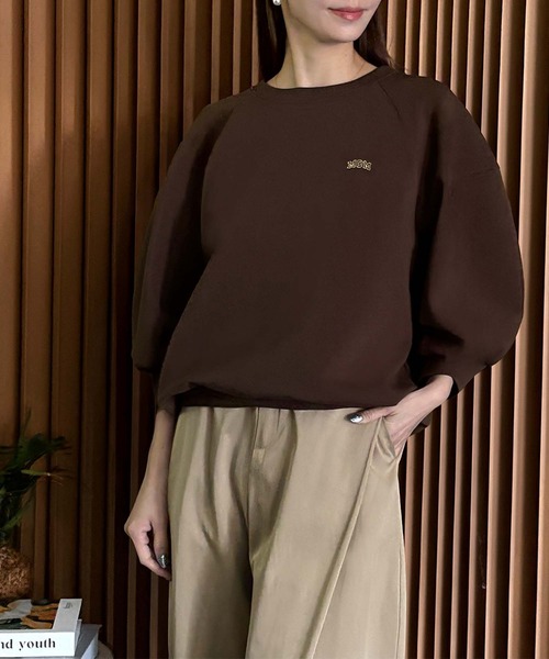 ELFRANK(エルフランク)の「ロゴ刺繍 ラグランスリーブ スウェット トップス プルオーバー 母の日ギフト・自分のご褒美に《着用動画あり》(スウェット・レディース・ブラウン/レッド/オフホワイト/チャコールグレー・M/L)」の13枚目の写真