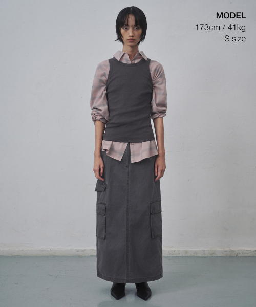 MUSINSA STANDARD WOMAN（ムシンサスタンダードウーマン）の「ウィメンズピグメントカーゴマキシスカート[チャコールグレー]（スカート・レディース・その他・SMALL/MEDIUM/LARGE/X-SMALL）」の2枚目の写真
